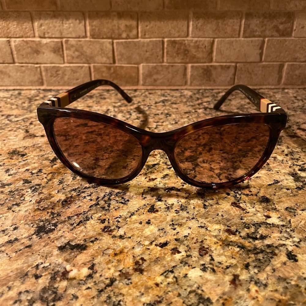 Women’s Burberry sunglasses